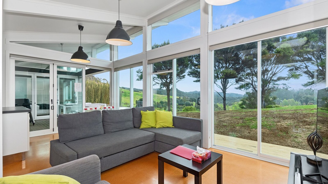 Photo of Livingroom in Russell