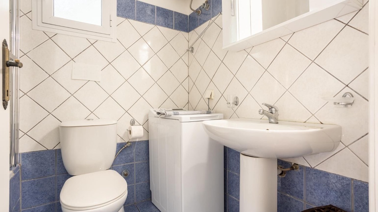 Photo of Bathroom in Petaleia