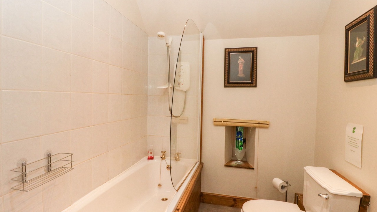 Photo of Bathroom in Dalmally