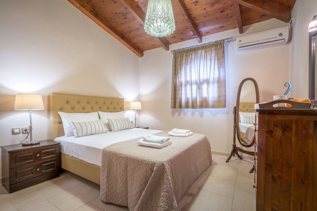 Photo of Bedroom in Neromilos