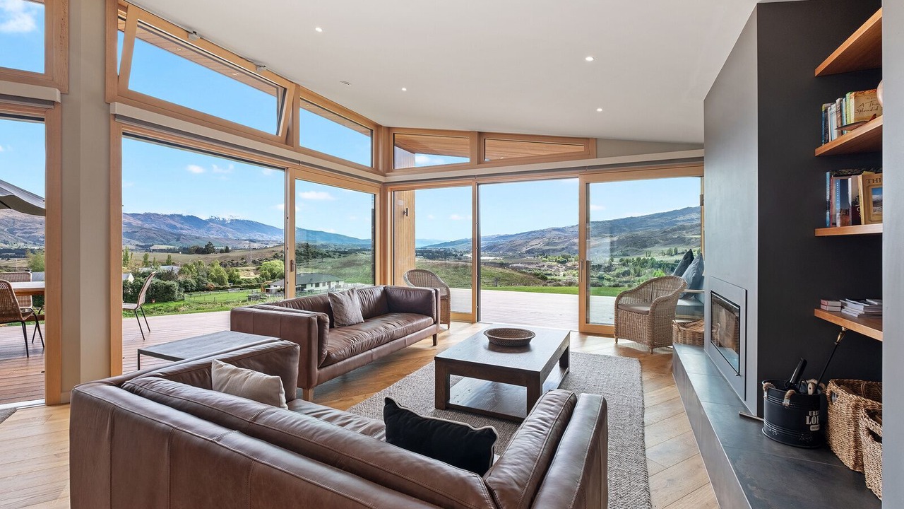 Photo of Livingroom in Lowburn