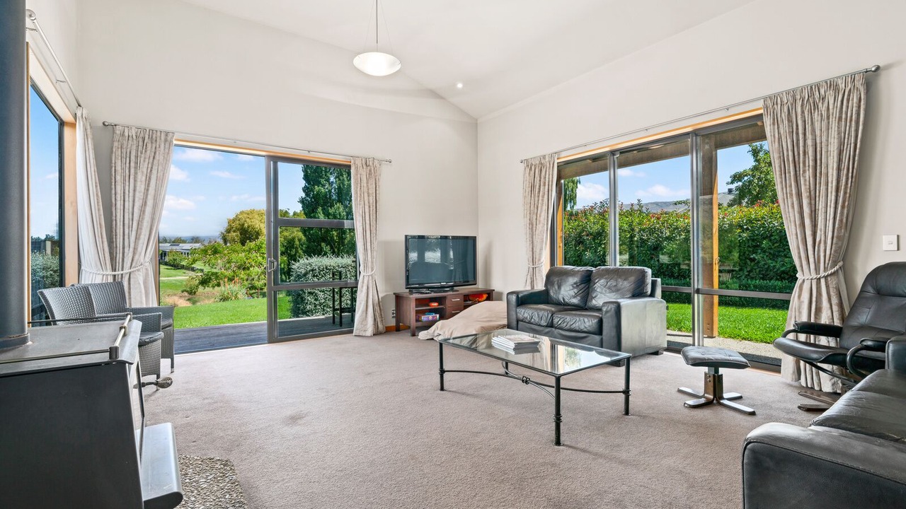 Photo of Livingroom in Lowburn