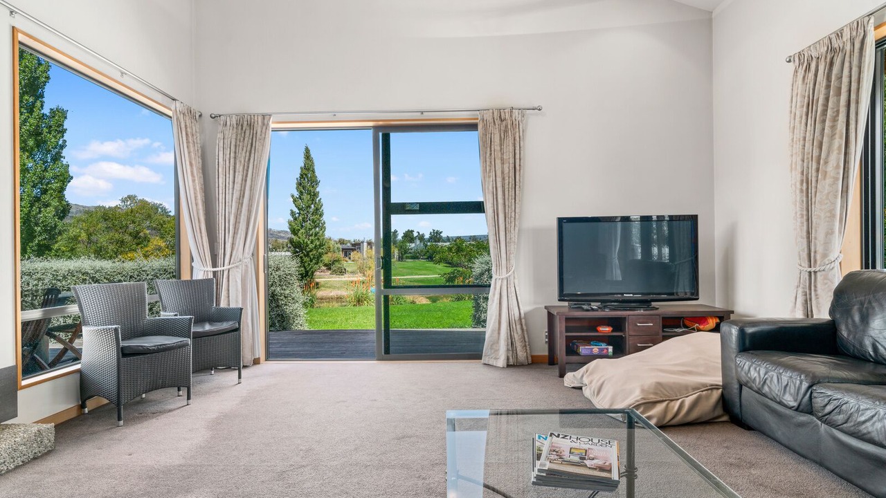 Photo of Livingroom in Lowburn