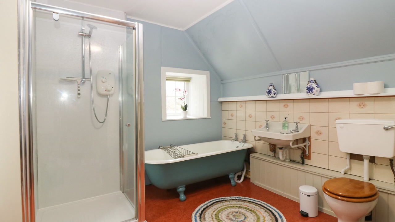 Photo of Bathroom in Elgin