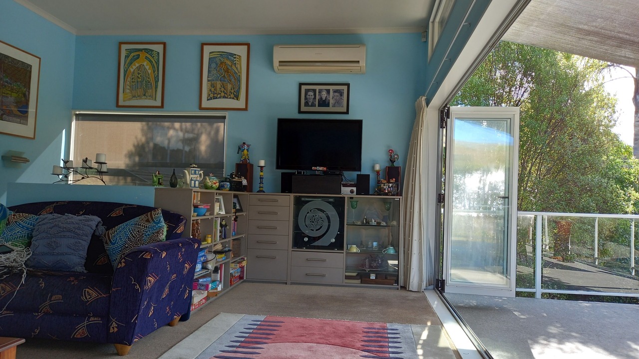 Photo of Livingroom in Maraetai