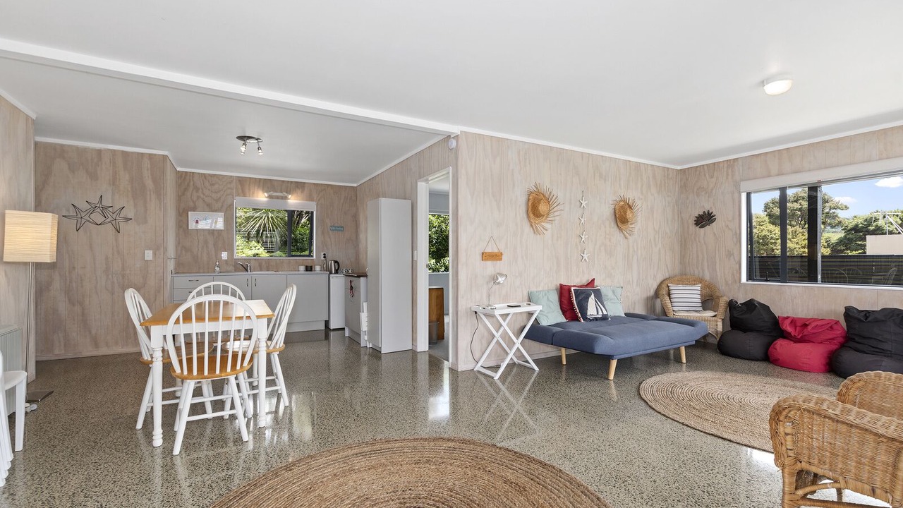 Photo of Livingroom in Langs Beach
