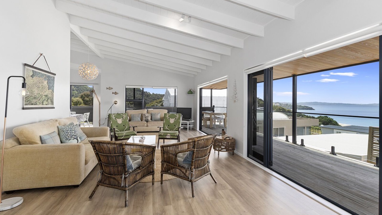 Photo of Livingroom in Langs Beach