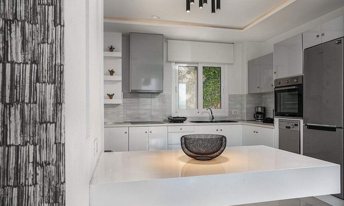 Photo of Kitchen in Neromilos