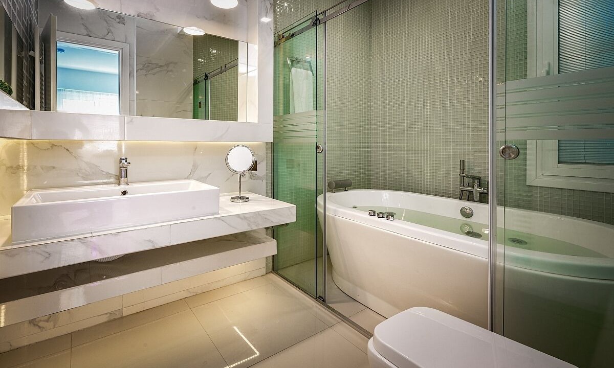 Photo of Bathroom in Neromilos