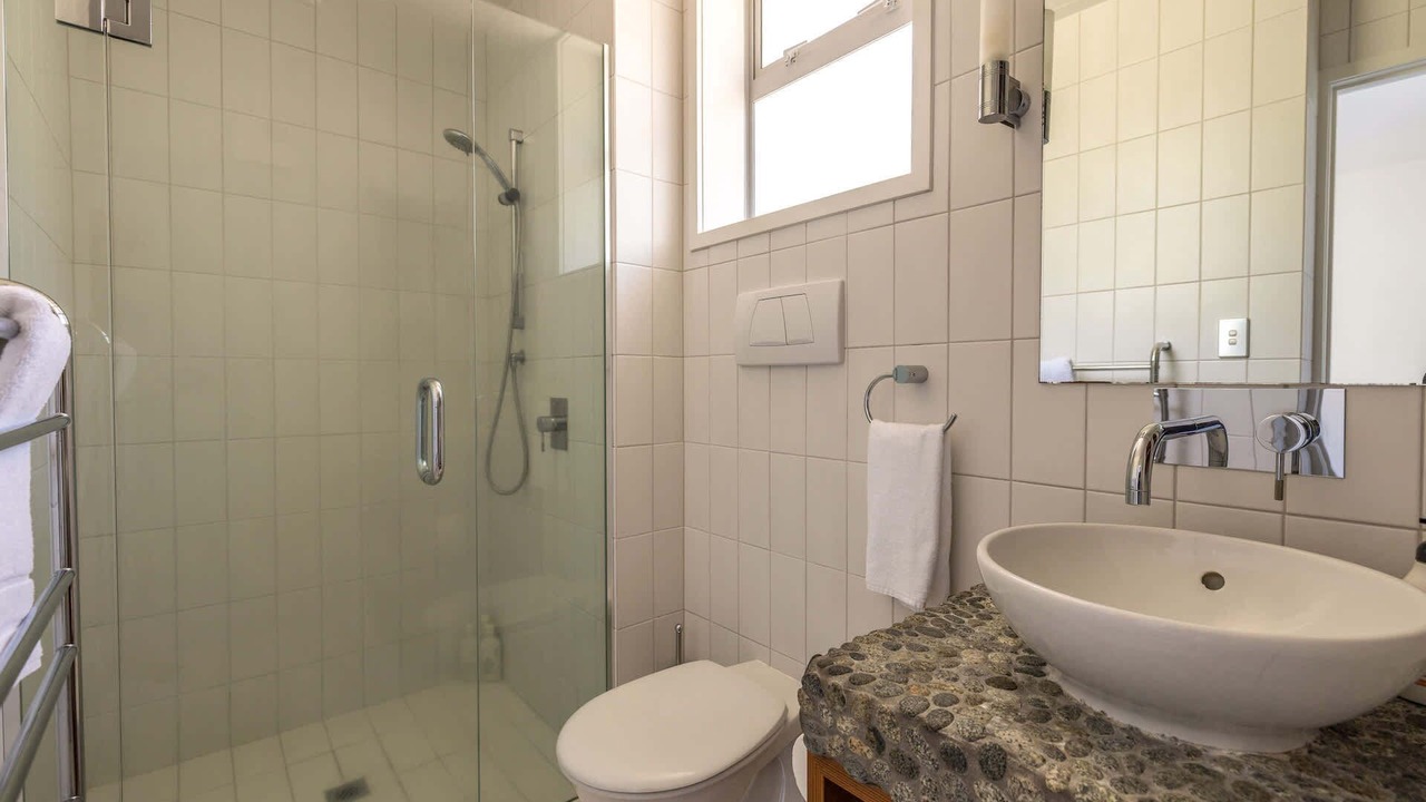 Photo of Bathroom in Onetangi