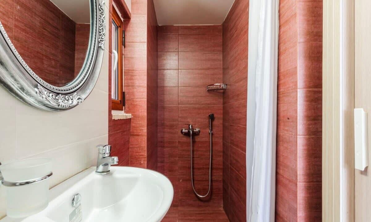 Photo of Bathroom in Trikolonoi