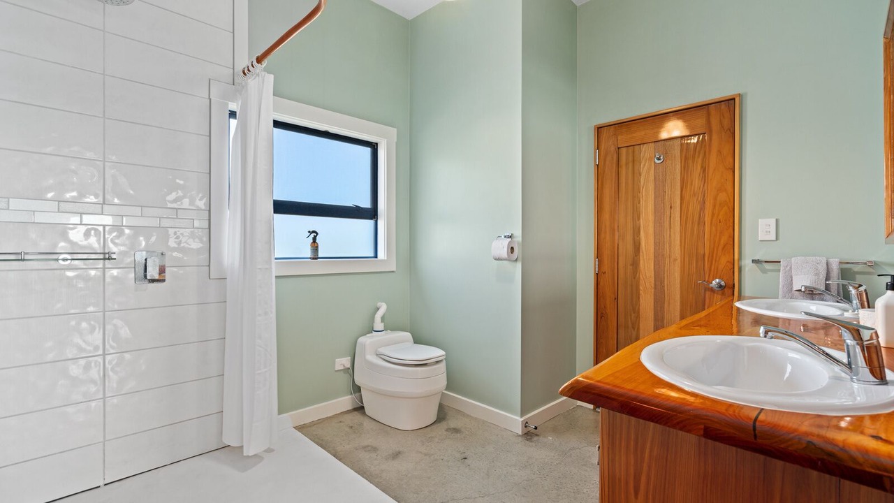 Photo of Bathroom in Warea