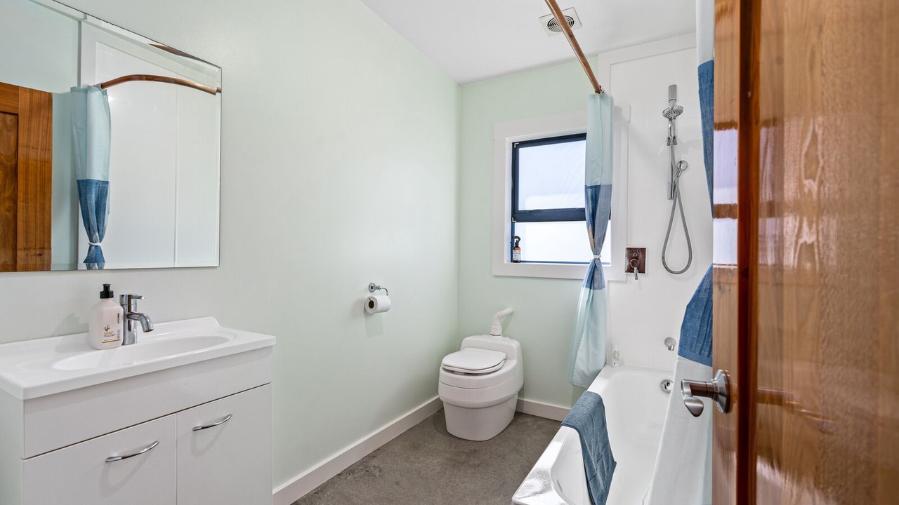 Photo of Bathroom in Warea