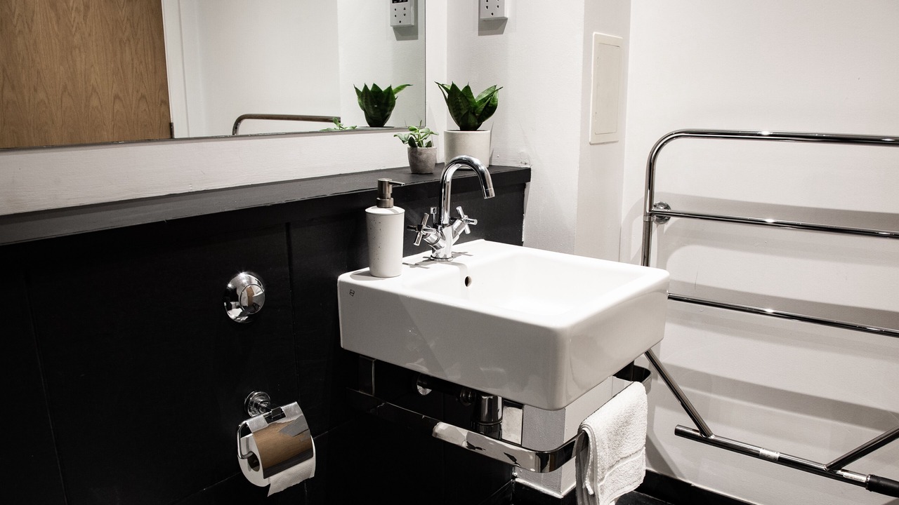 Photo of Bathroom in City Centre Glasgow