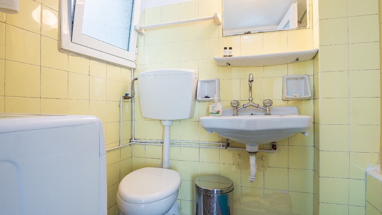 Photo of Bathroom in Kerameikos