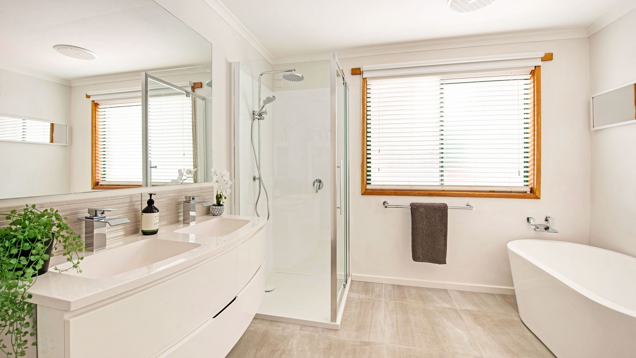 Photo of Bathroom in Binalong Bay