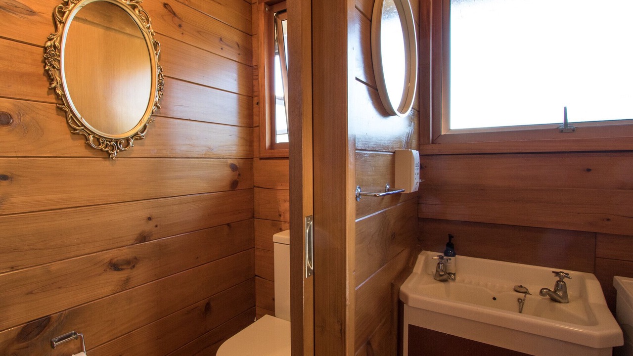 Photo of Bathroom in Ngaio Bay