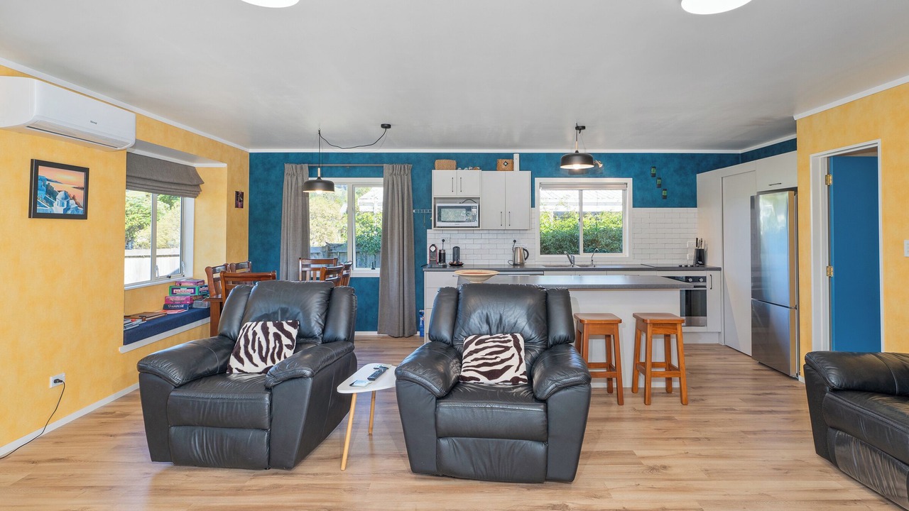 Photo of Livingroom in Cooks Beach