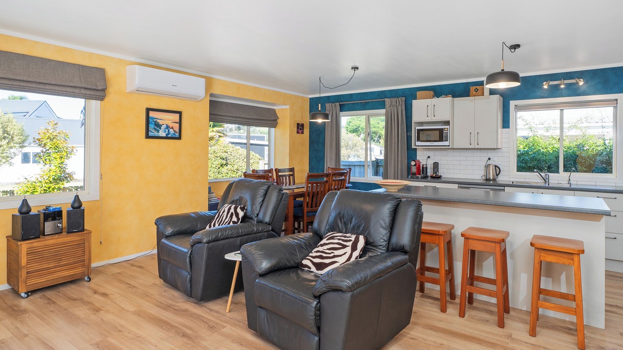 Photo of Livingroom in Cooks Beach