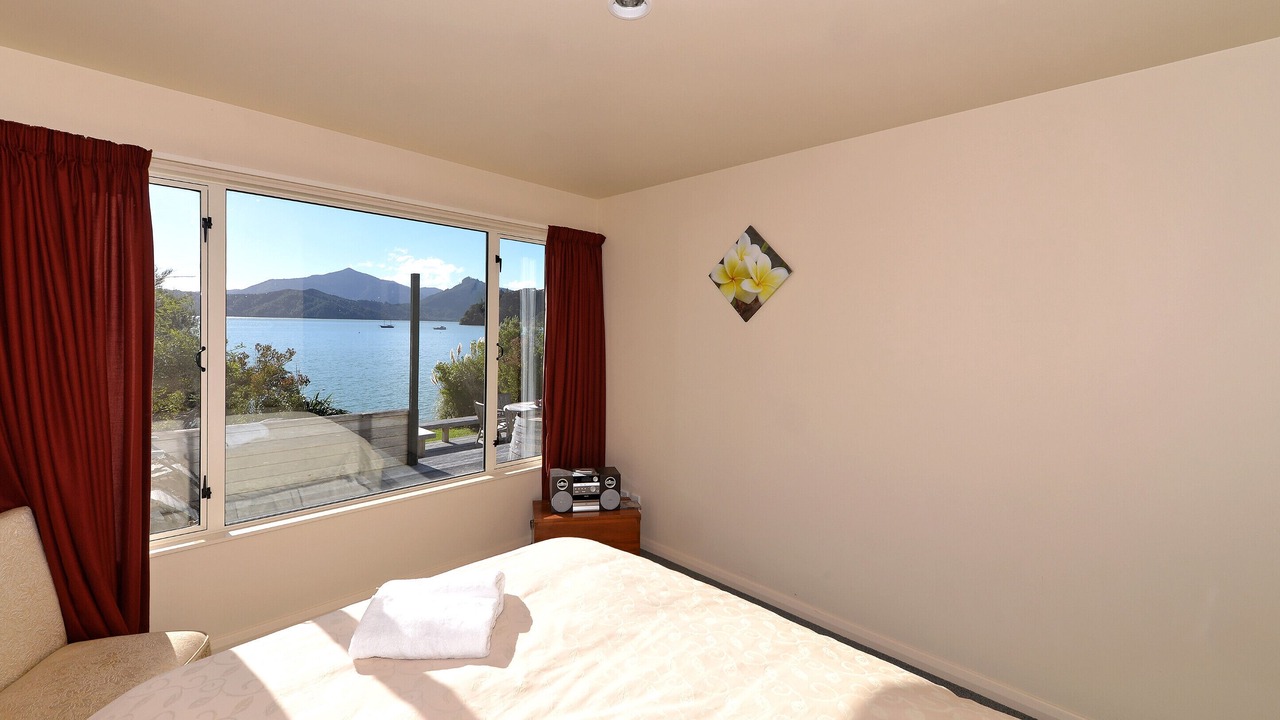 Photo of Bedroom in Moetapu Bay