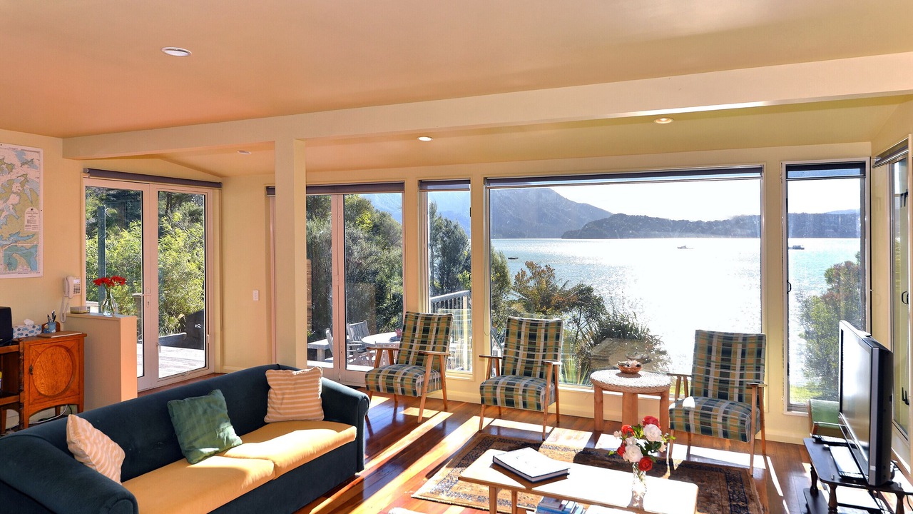 Photo of Livingroom in Moetapu Bay