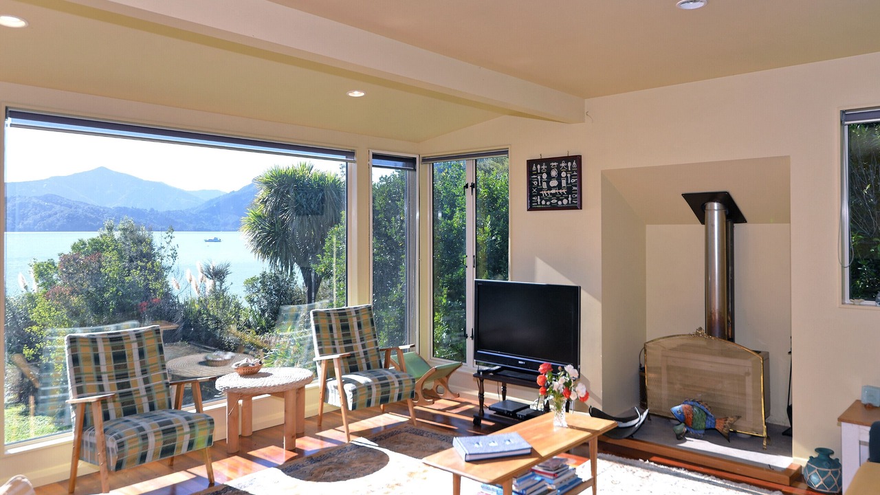 Photo of Livingroom in Moetapu Bay