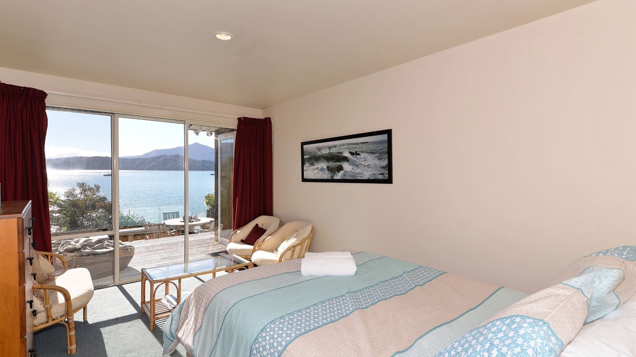 Photo of Bedroom in Moetapu Bay