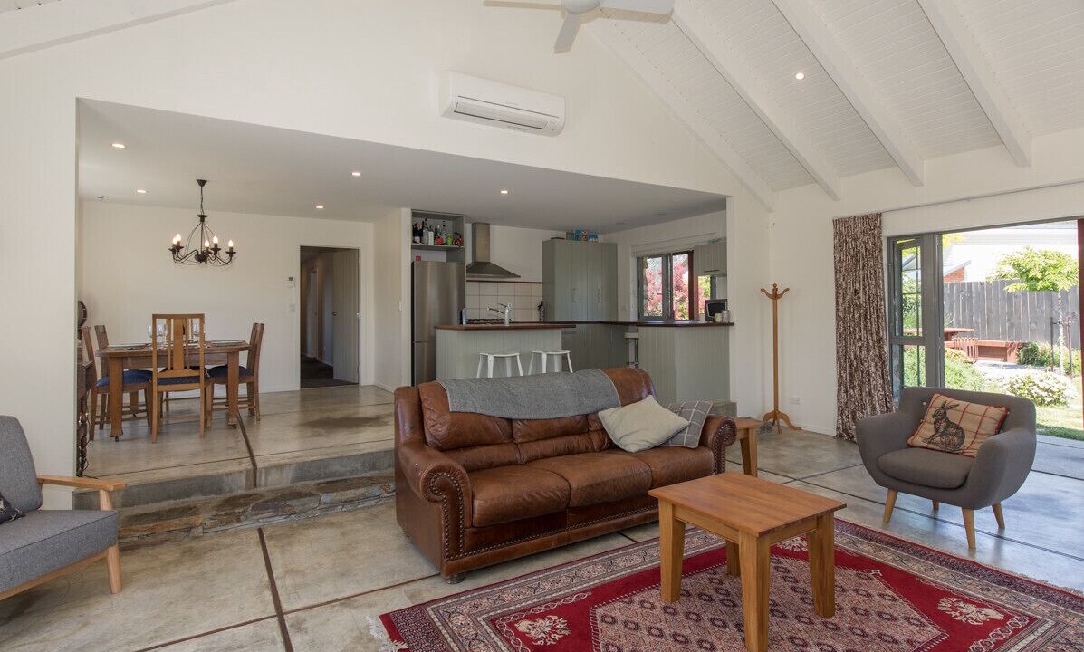 Photo of Livingroom in Albert Town