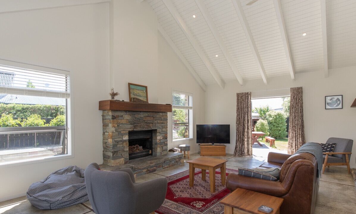 Photo of Livingroom in Albert Town