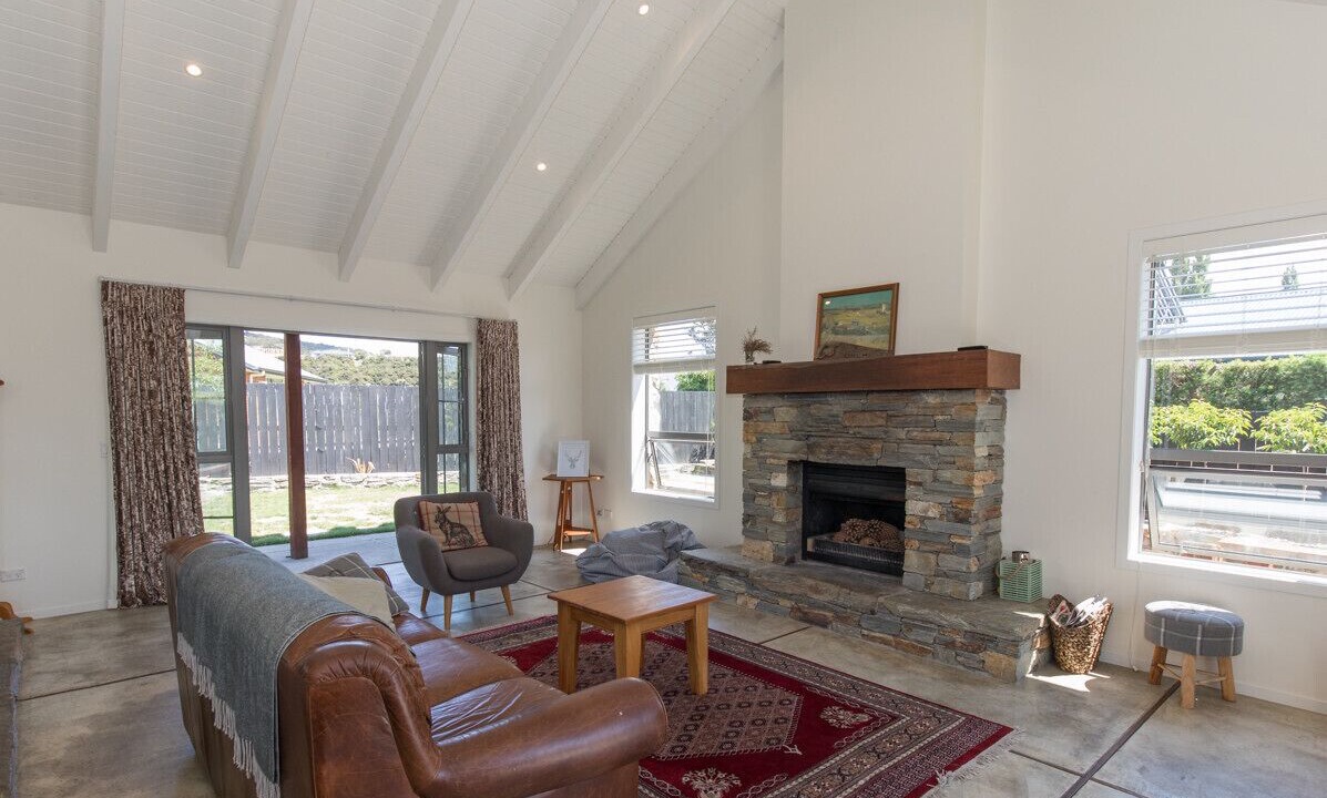 Photo of Livingroom in Albert Town