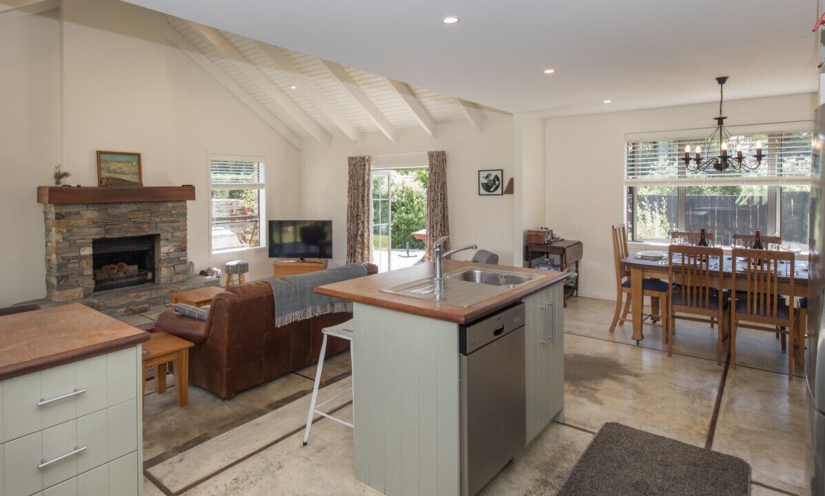 Photo of Livingroom in Albert Town