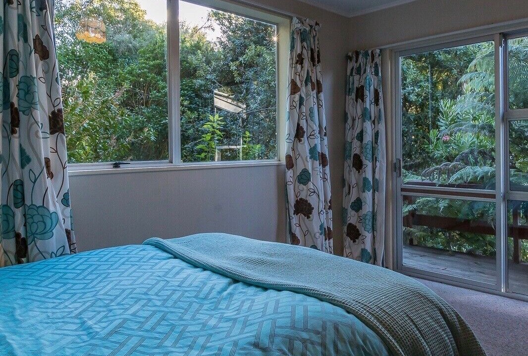 Photo of Bedroom in Moetapu Bay