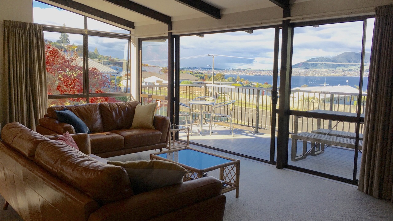 Photo of Livingroom in Acacia Bay