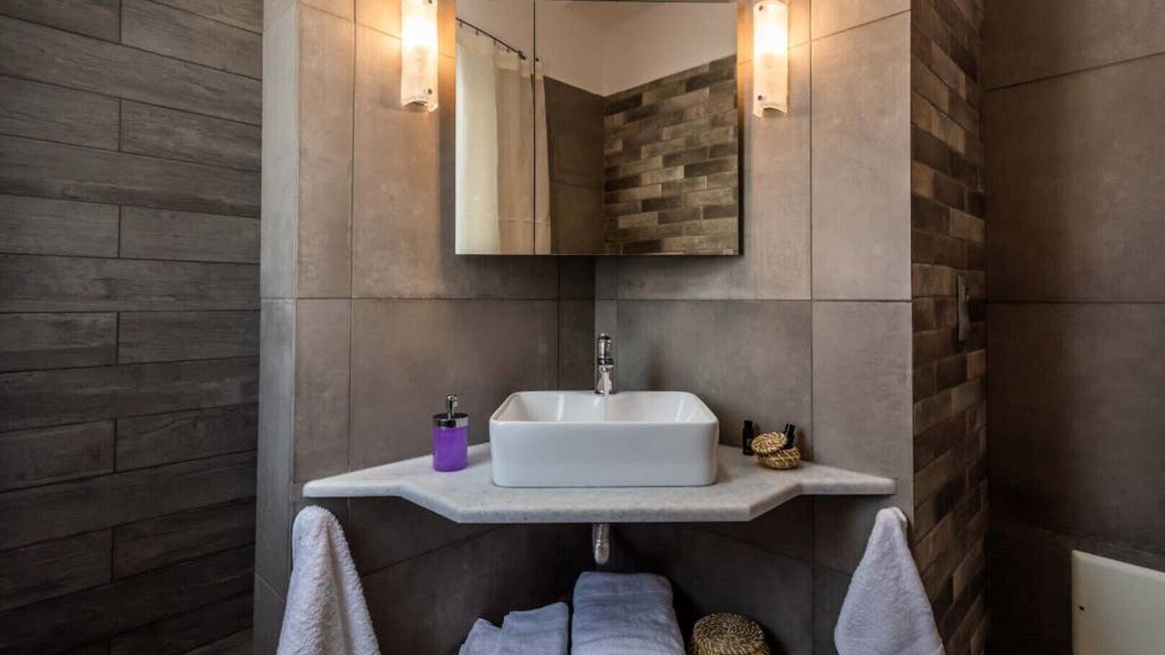 Photo of Bathroom in Adamas
