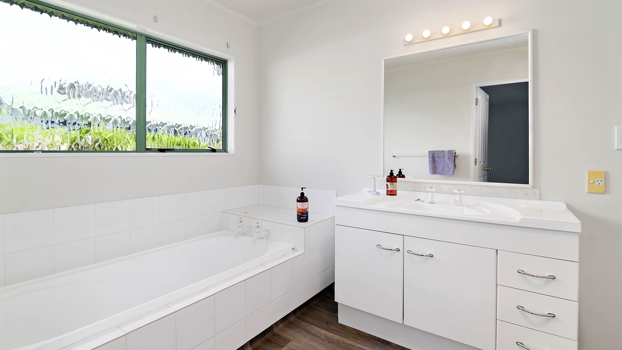 Photo of Bathroom in Kawaha Point