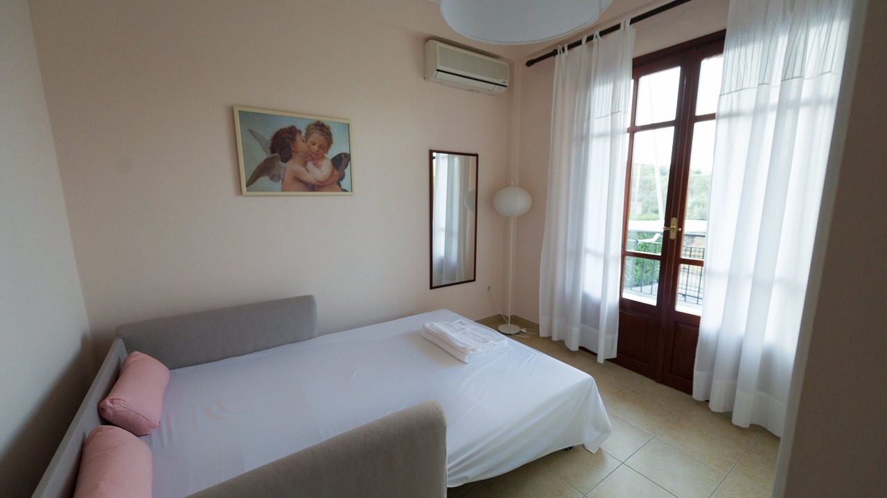 Photo of Bedroom in Lampiri