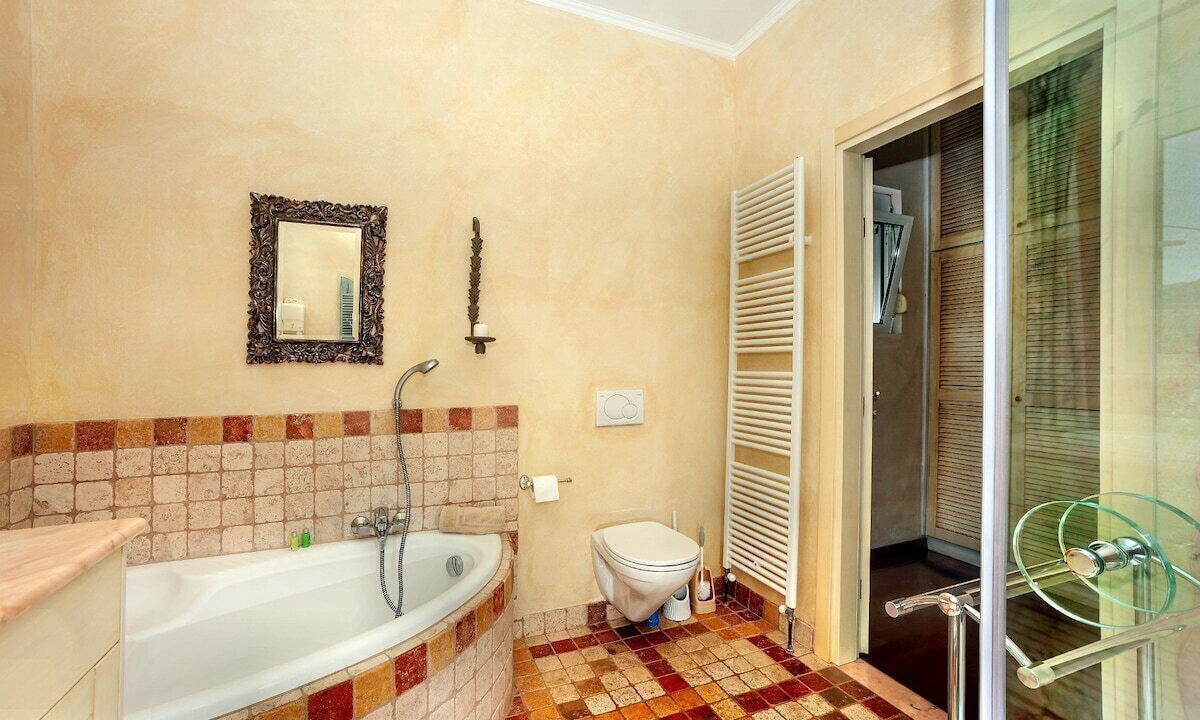 Photo of Bathroom in Plaka