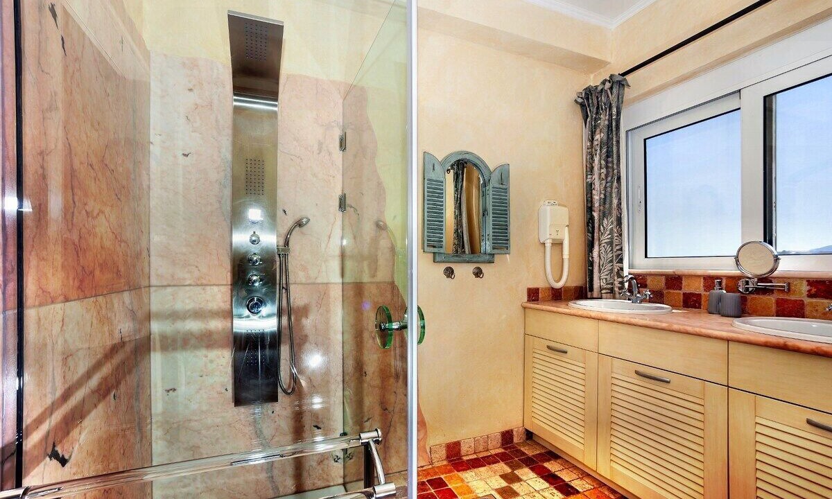 Photo of Bathroom in Plaka