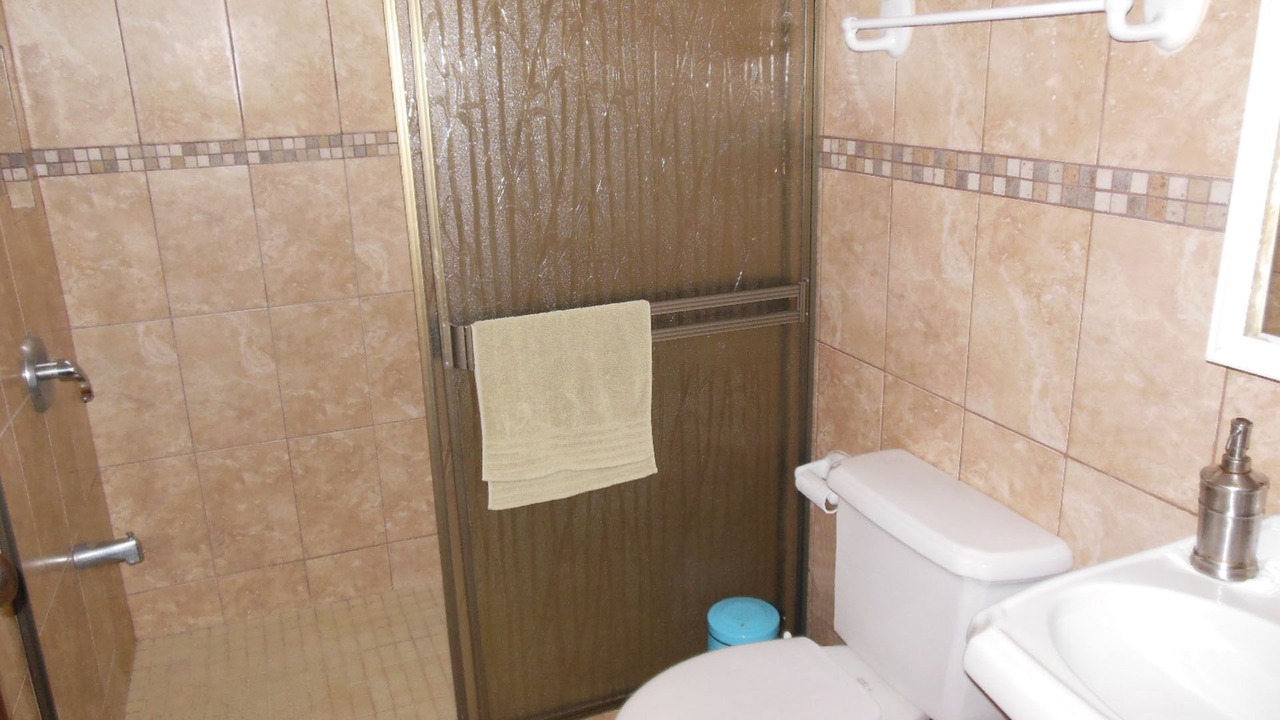 Photo of Bathroom in Roble
