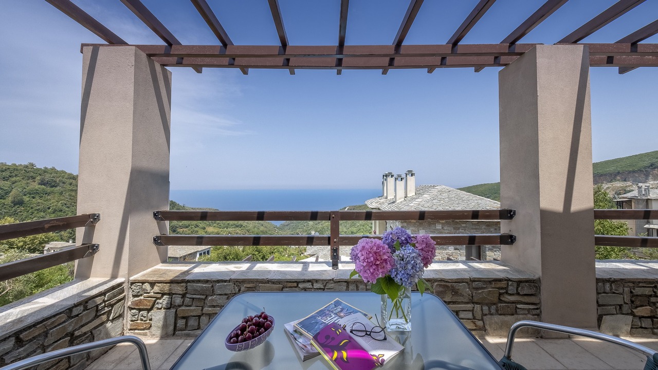 Photo of Patio Balcony in Lambinou