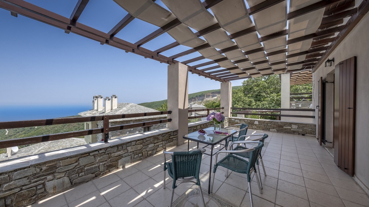 Photo of Patio Balcony in Lambinou