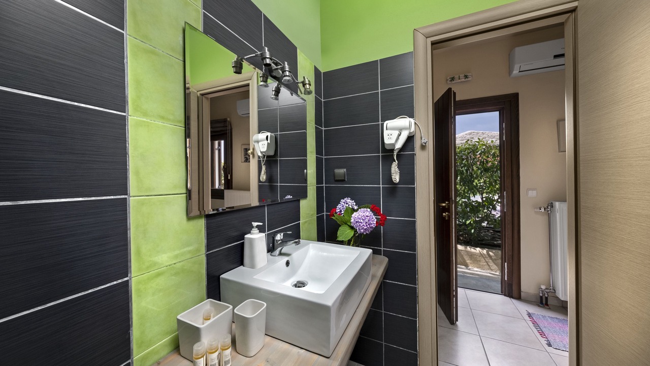 Photo of Bathroom in Lambinou