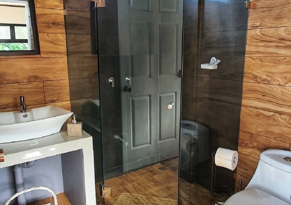 Photo of Bathroom in Roble