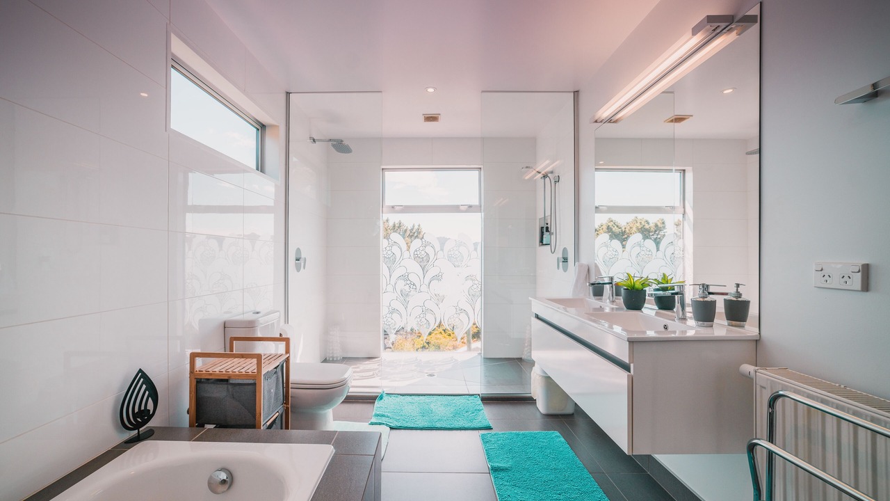 Photo of Bathroom in Diamond Harbour