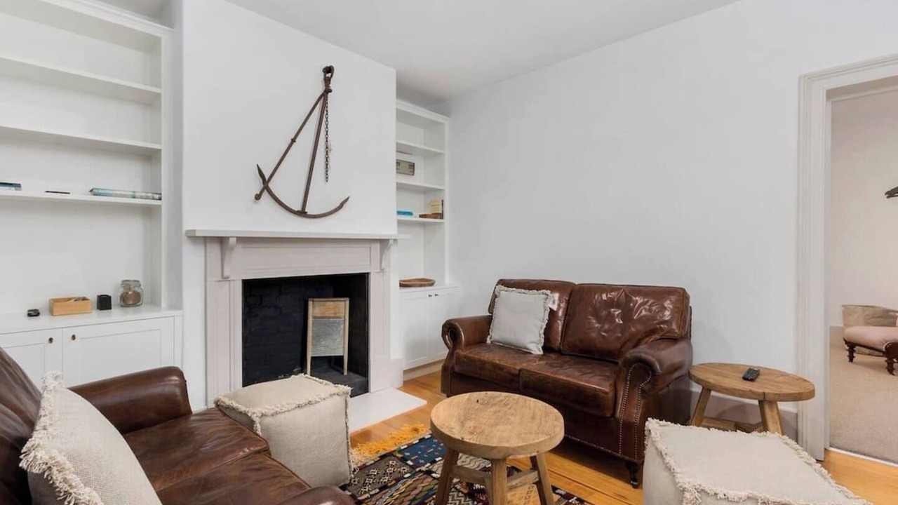 Photo of Livingroom in Battery Point