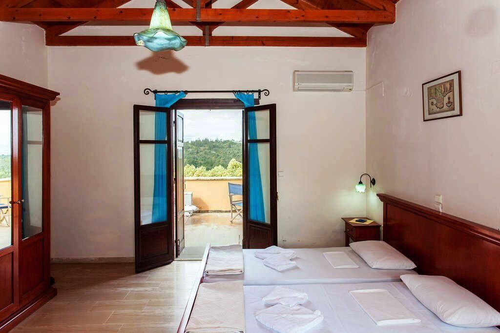 Photo of Bedroom in Douliana