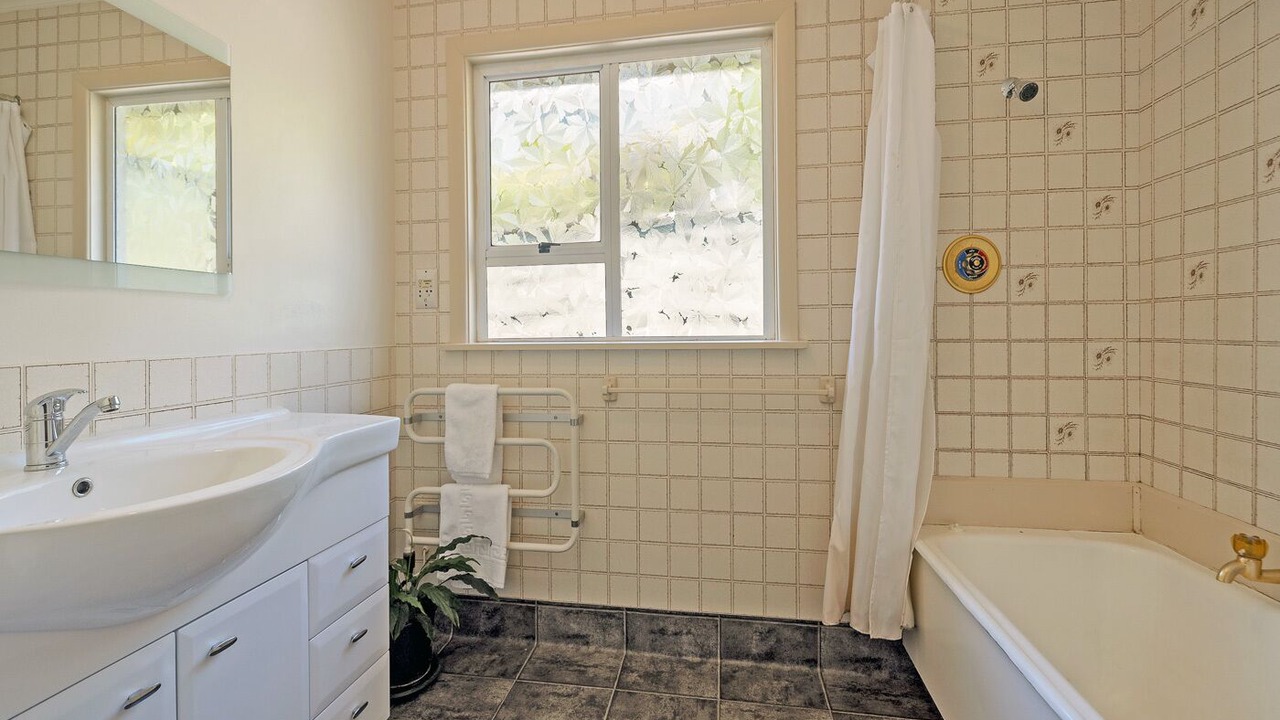Photo of Bathroom in Tahunanui