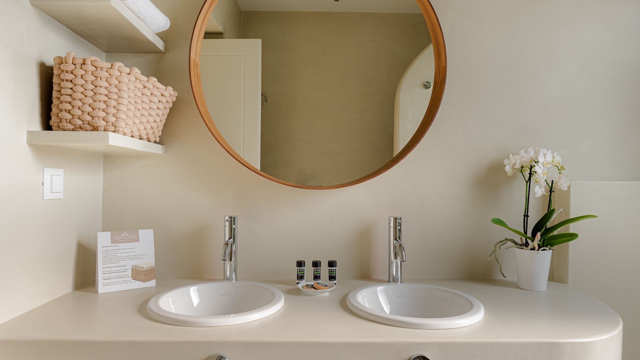 Photo of Bathroom in Paleopolis
