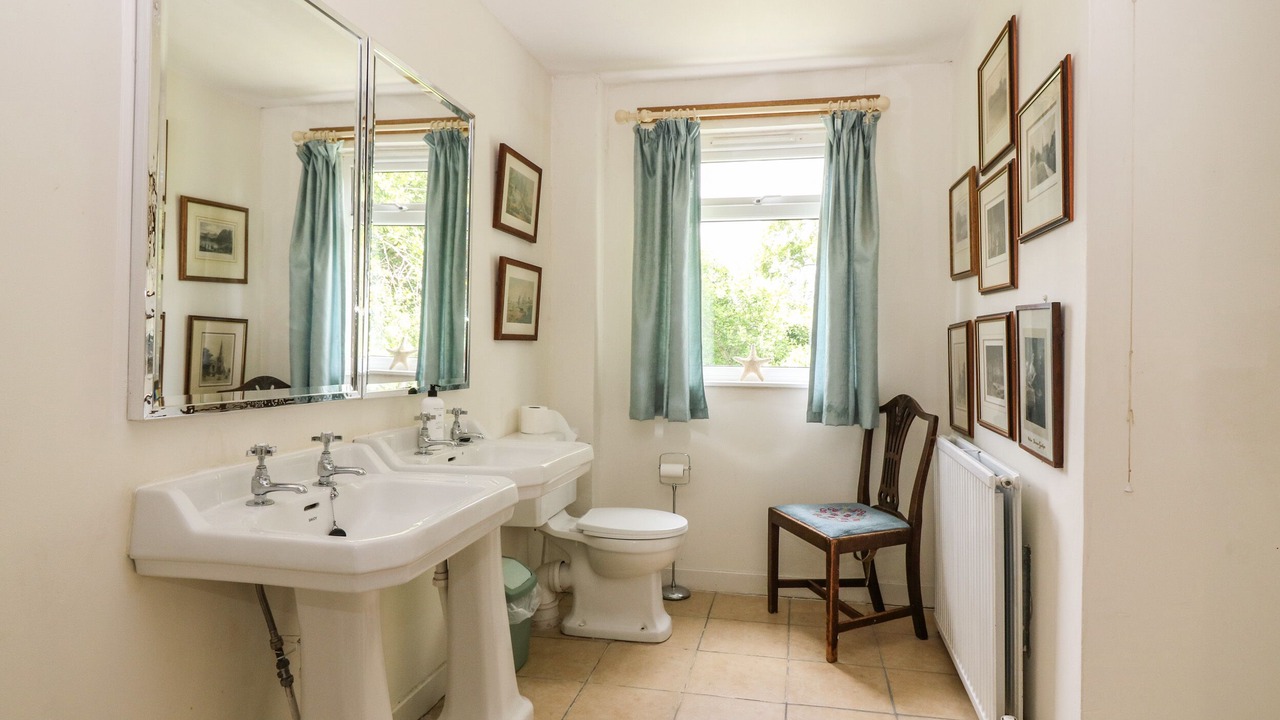Photo of Bathroom in Kirriemuir