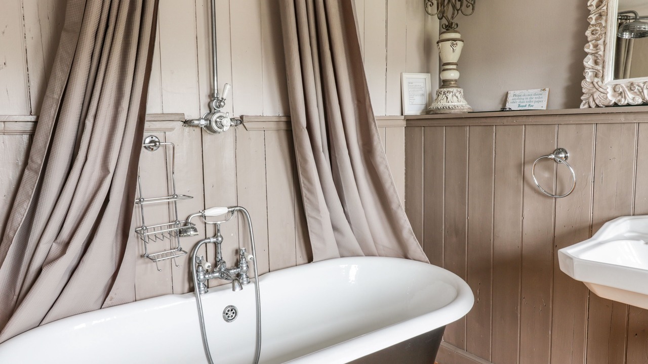 Photo of Bathroom in Cockburnspath